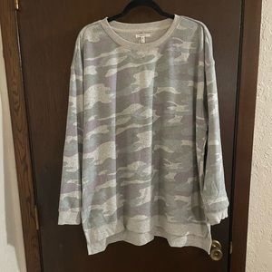 Gently used Maurice’s sz 1x Pastel Camouflage Sweatshirt!!